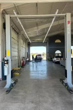TWO POST LIFT | CLEAR FLOOR | 15,000LB | SKU: QL15K - Image 2