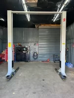 TWO POST LIFT | CLEAR FLOOR | 10,000LB | SKU: QL10K - Image 5